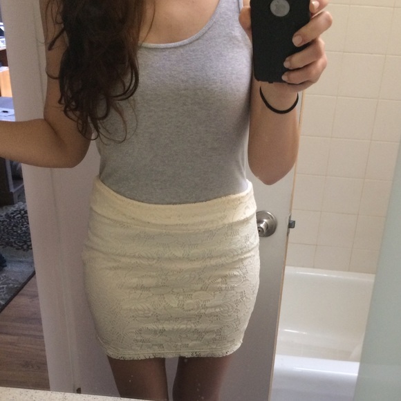 Cream Lace Skirt - Picture 2 of 5