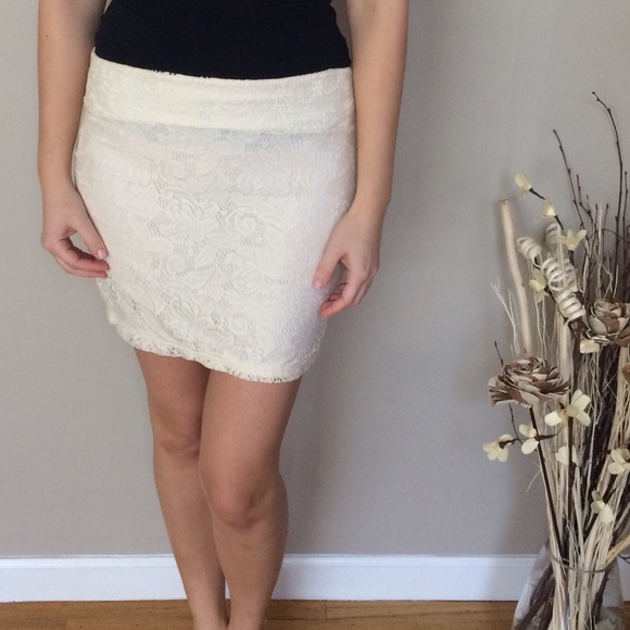 Cream Lace Skirt - Picture 3 of 5