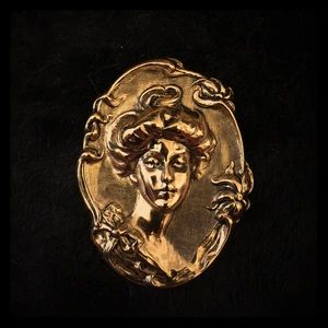 Vintage Gold Tone Cameo Brooch Pin