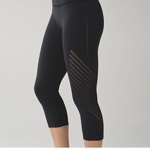 Lululemon enlighten black crop