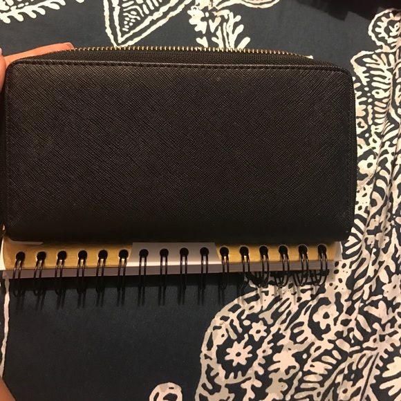Black And Gold Wallet - Picture 3 of 4