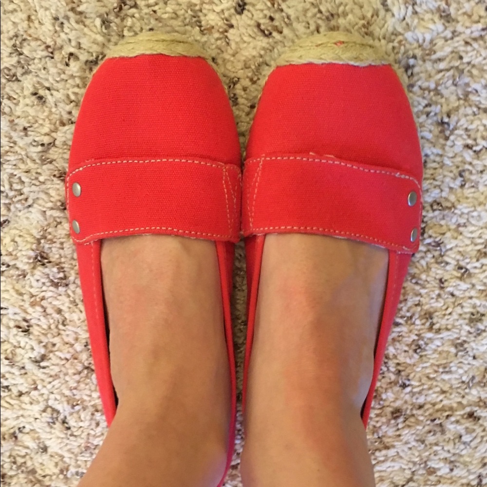 NEW ♥️Red Freewaters Size 10