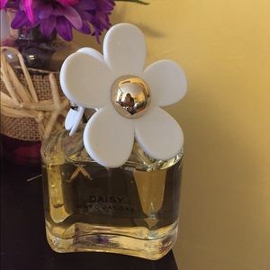 Daisy Marc Jacobs 3.4 fl oz but used a few times