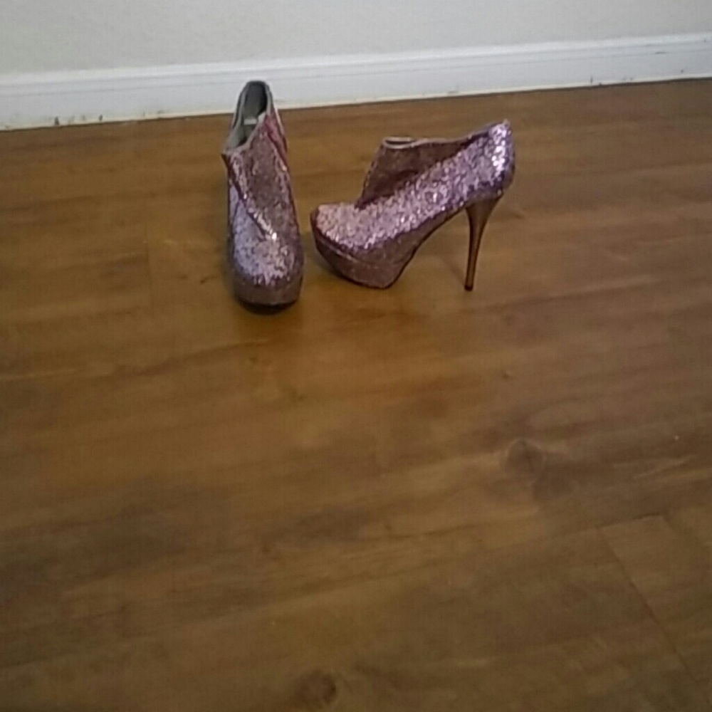 Heels - Picture 2 of 4