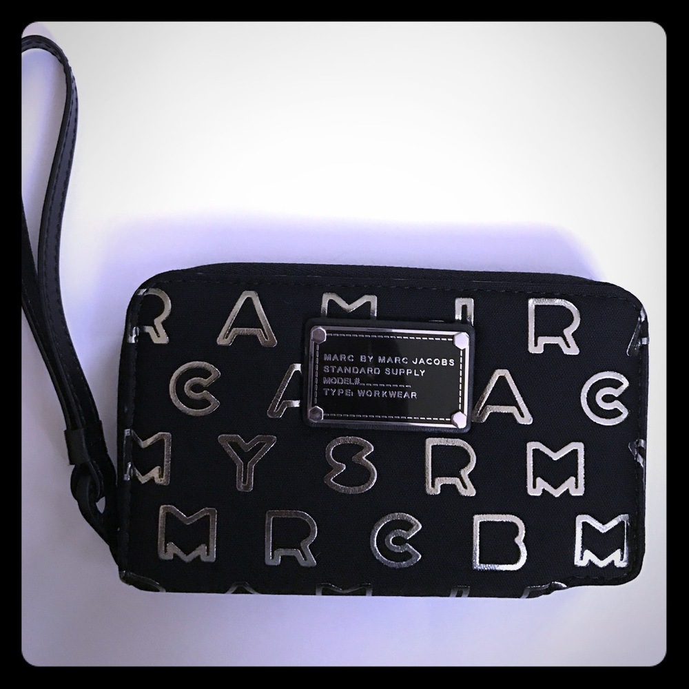 NWOT Marc Jacobs Logo Wallet