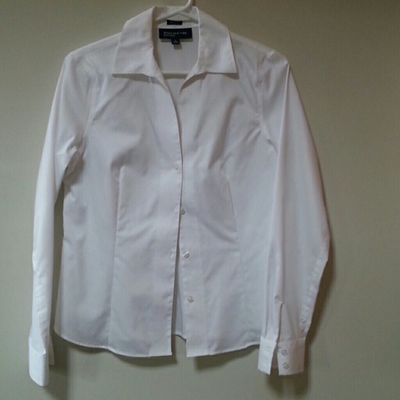 Jones New York Tops - Wrinkle free tailored white blouse NWOT. Jones New York Tops - Wrinkle free tailored white blouse NWOT.