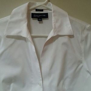 Jones New York Tops - Wrinkle free tailored white blouse NWOT. Jones New York Tops - Wrinkle free tailored white blouse NWOT.