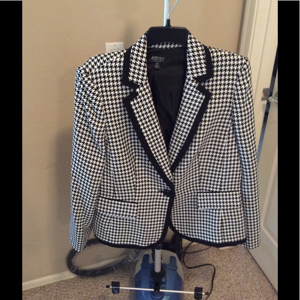 Black and white houndstooth blazer. NWOT