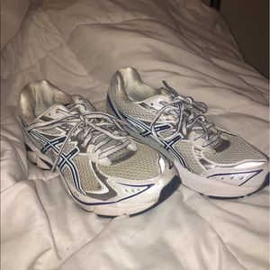 Running shoes