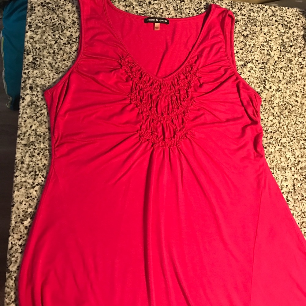 Woman's stretchy and dressy sleeveless top