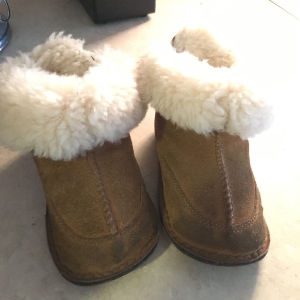 Ugg infants boots size M brown worn for a season.