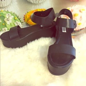 Steve Madden flat wedge sandals