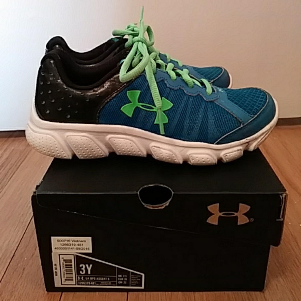 Boys Under Armor Sneakers
