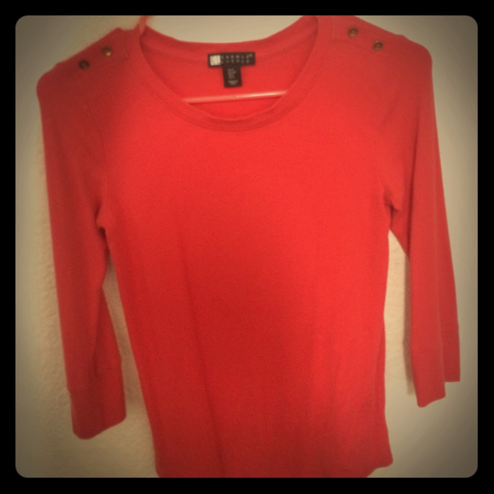 Comfortable and cute third-quarter top!!