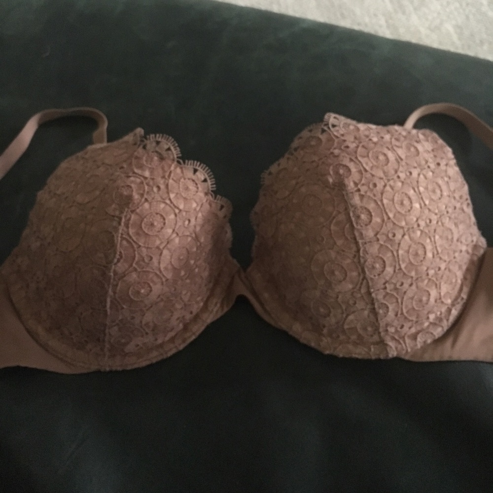 Nude lace Victoria secrets bra