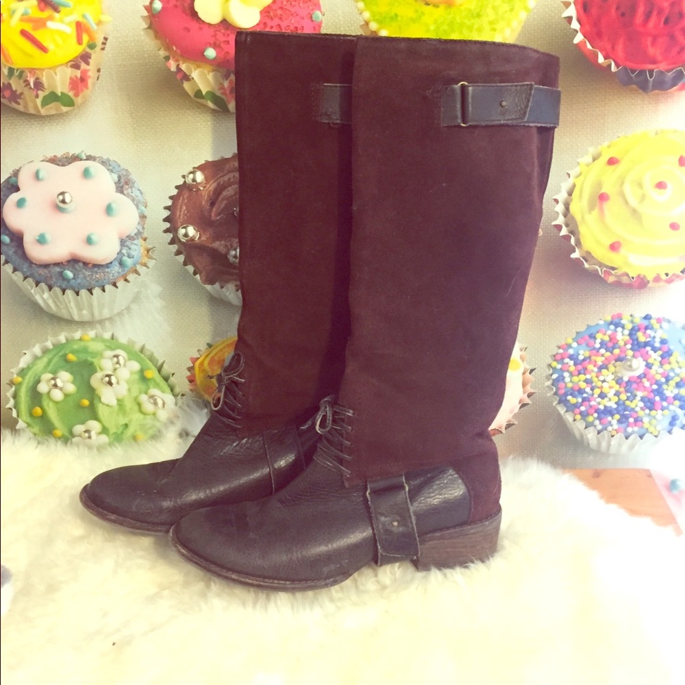 Laced boots