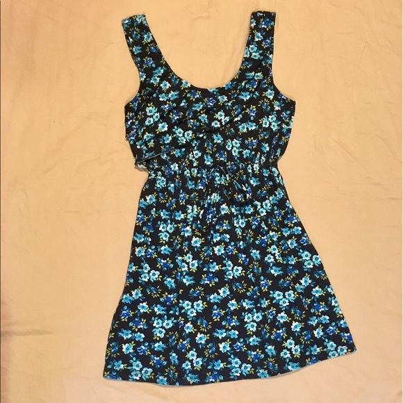 Free w/ Any Purchase Ruffle Dress Juniors Size S - Picture 2 of 4