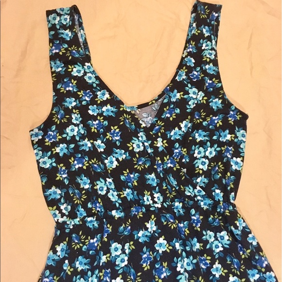 Free w/ Any Purchase Ruffle Dress Juniors Size S - Picture 4 of 4