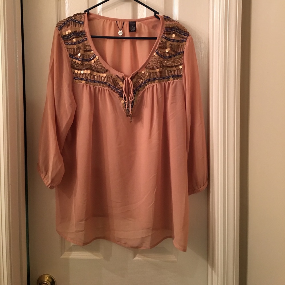 Beautiful detailed BKE Boutique blouse.