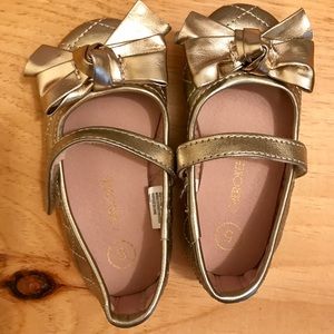 Toddler size 5 gold flats