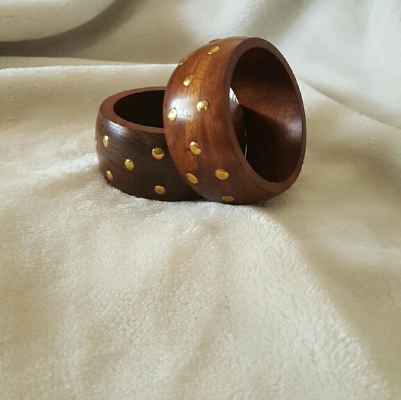 LAST 1! Host Pick!💛Gold Studded Wood Bangle - Picture 3 of 7