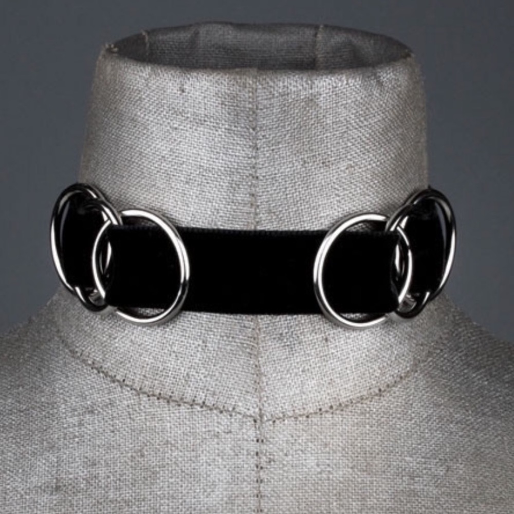 Velvet choker