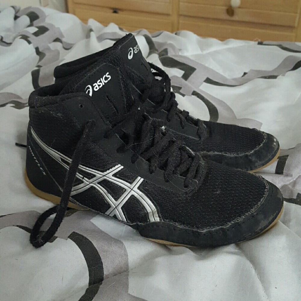 Wrestling shoes