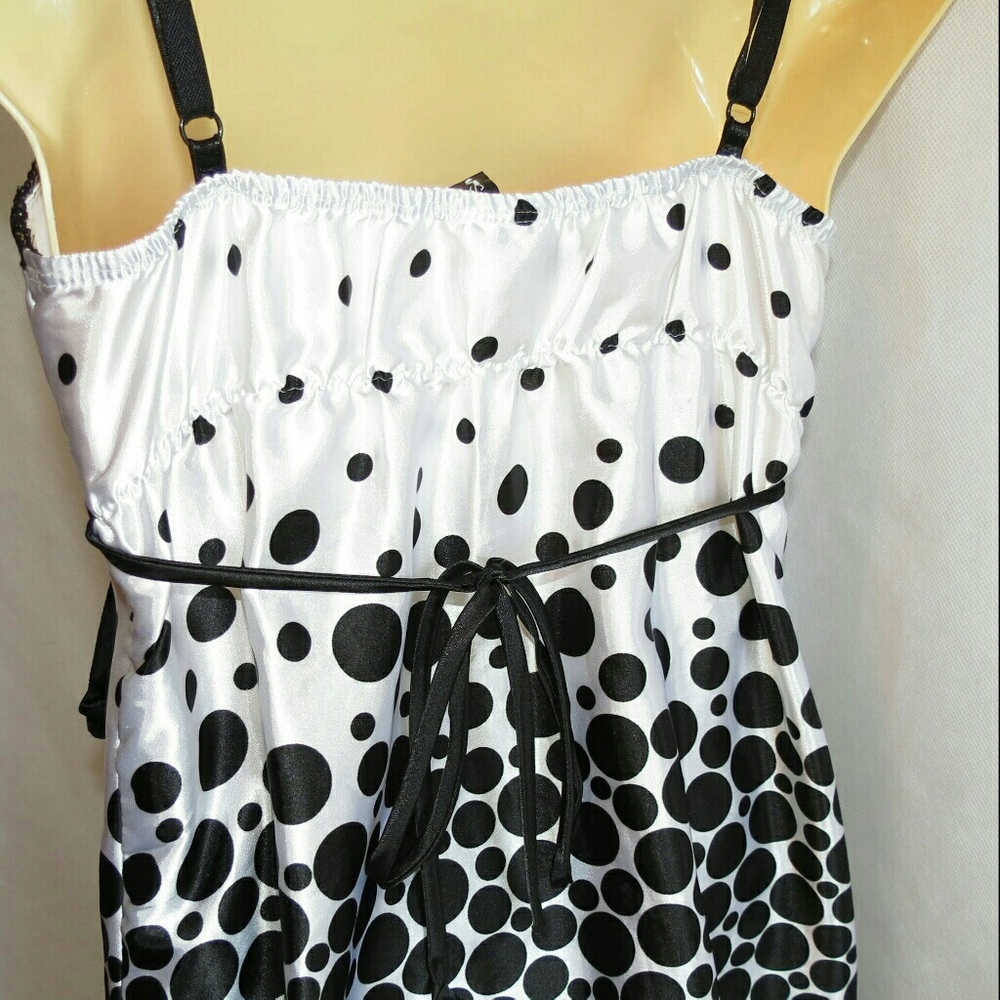 *HOST PICK* Satin white & black polka dotted top - Picture 2 of 2