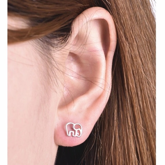 🎉 HP! 🎉Tiny Gold Elephant Stud Earrings 🐘 - Picture 2 of 2