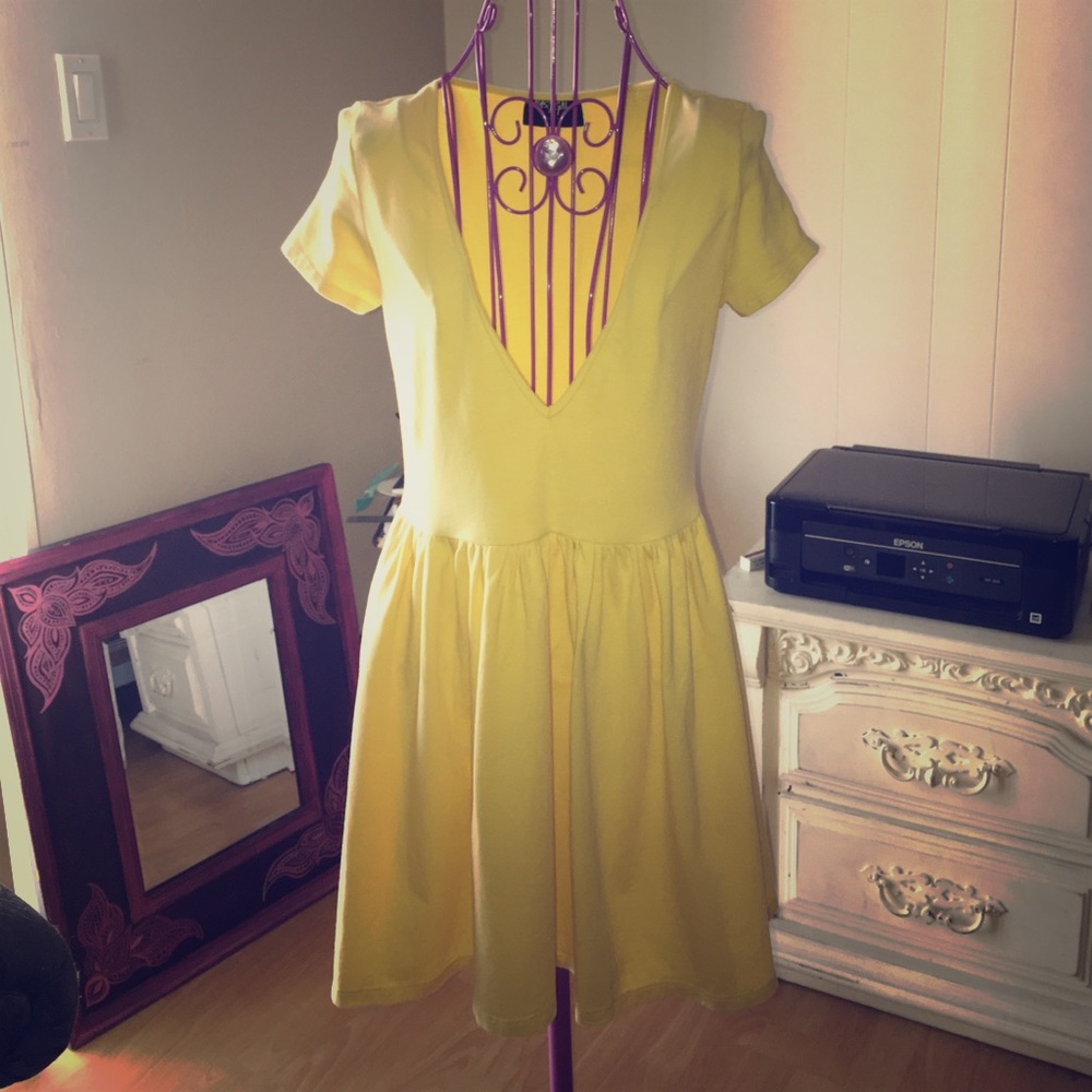 ❌ SOLD ❌ Deep V-Neck Yellow Summer Skater Tee Dress