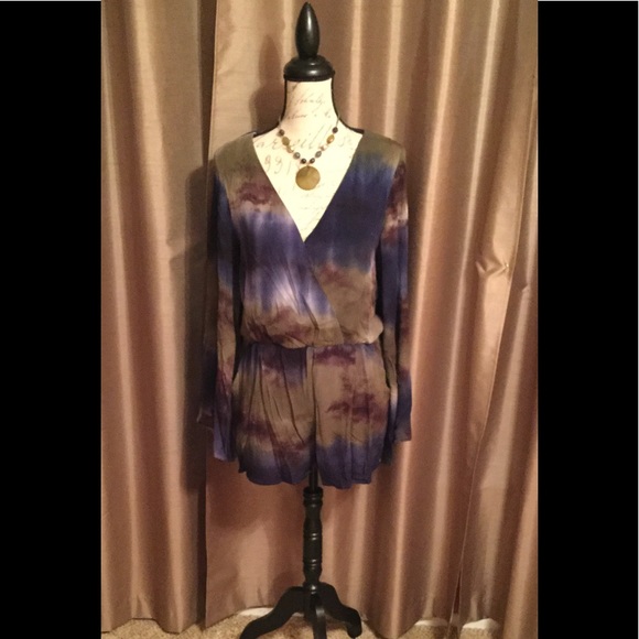 Beautiful Romper with bell sleeves. Bold colors! - Picture 5 of 6