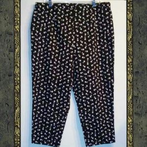 STUDIO WORKS WOMAN Black/White Floral Cotton Capri