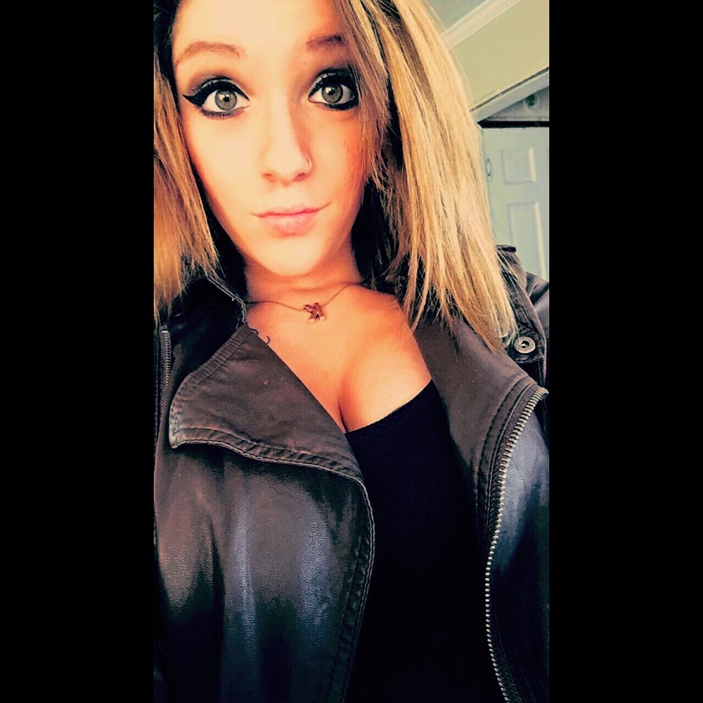 Meet your Posher, Carleigh