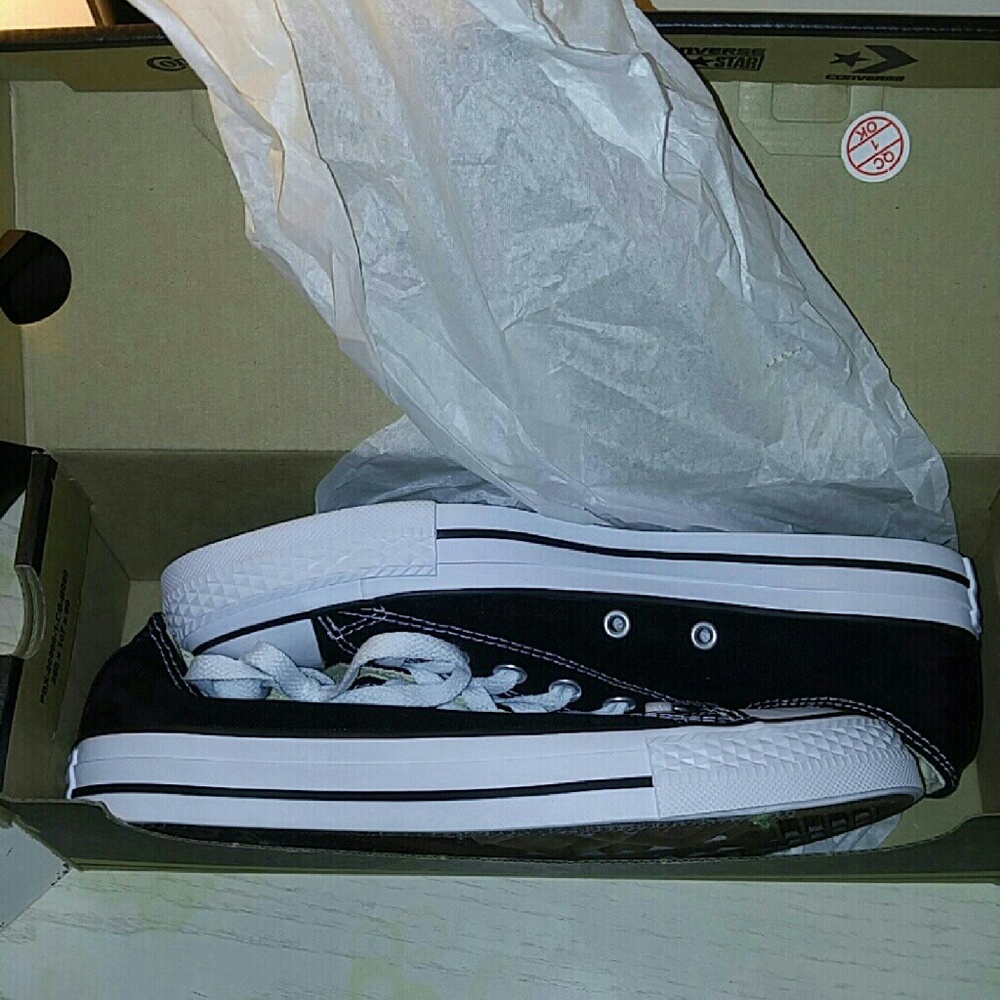 BRAND NEW CONVERSE!!!