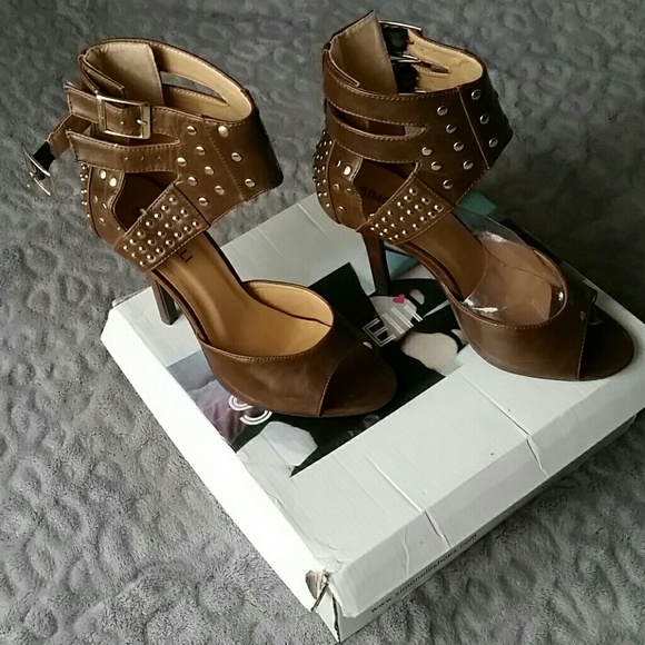 Simon Elli Gold Studded Espresso Heels sz 8 - Picture 2 of 8