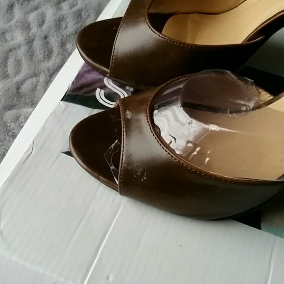 Simon Elli Gold Studded Espresso Heels sz 8 - Picture 6 of 8