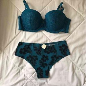 Victoria's Secret push up bra padded underwire