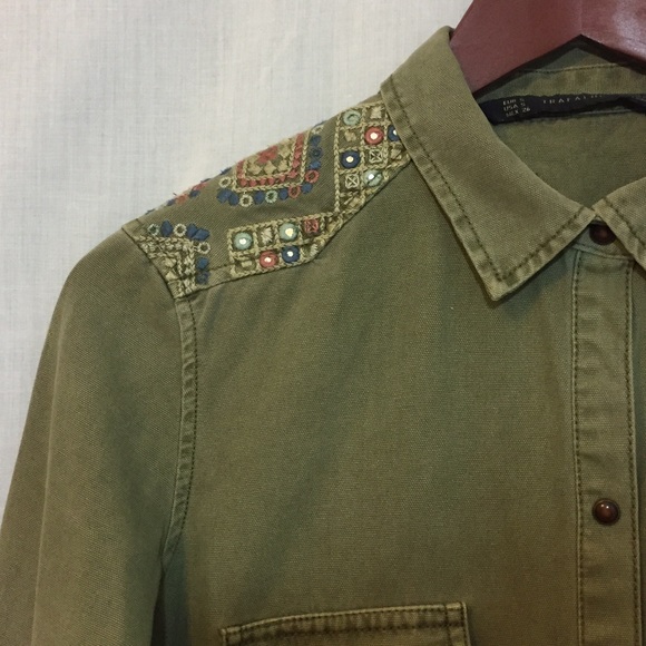 ❌SOLD❌ Zara Green Embroidered  Buttondown Shirt S - Picture 2 of 8