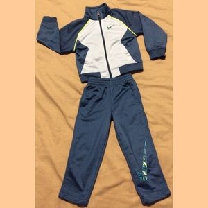 Nike toddler track suit set