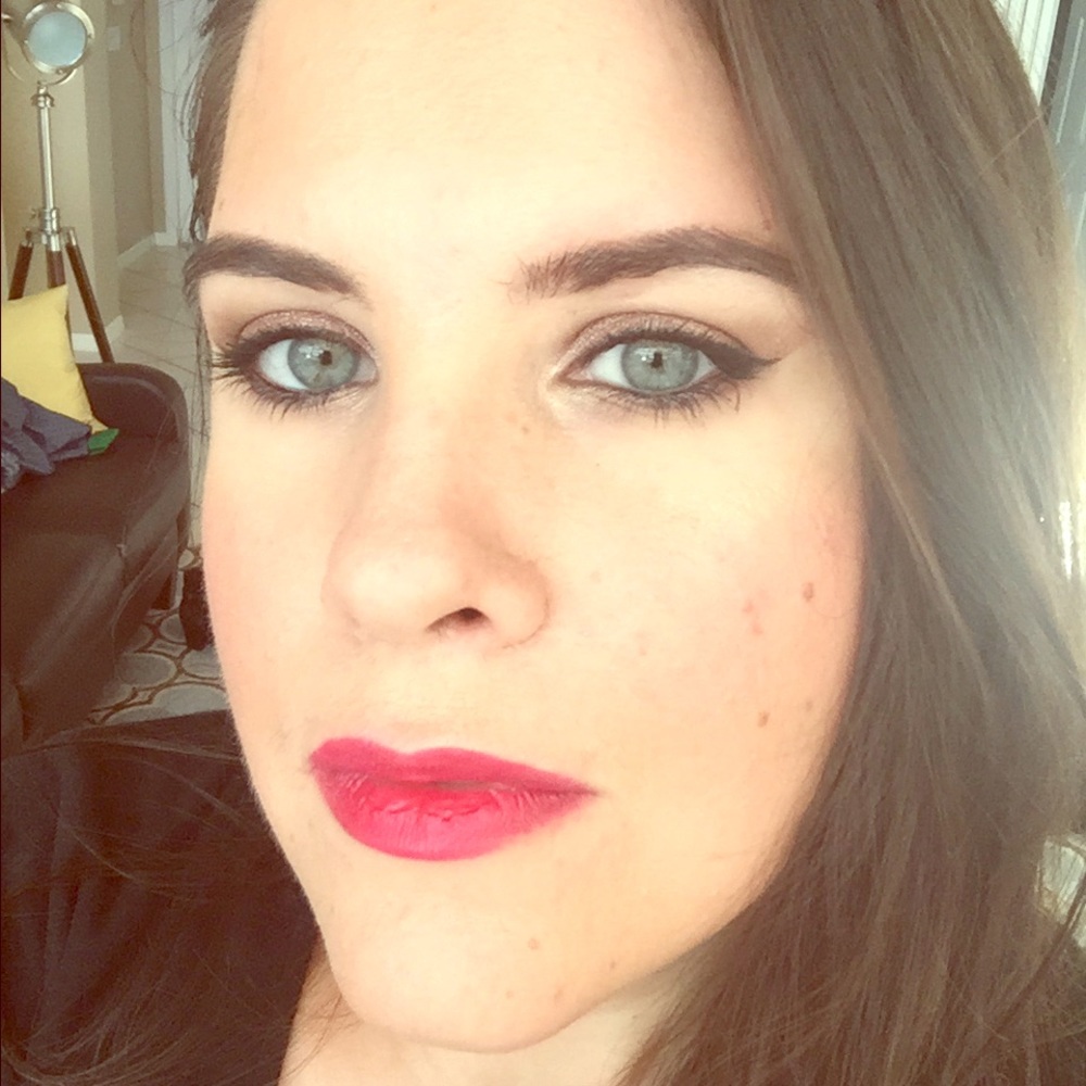 Meet your Posher, Mirella