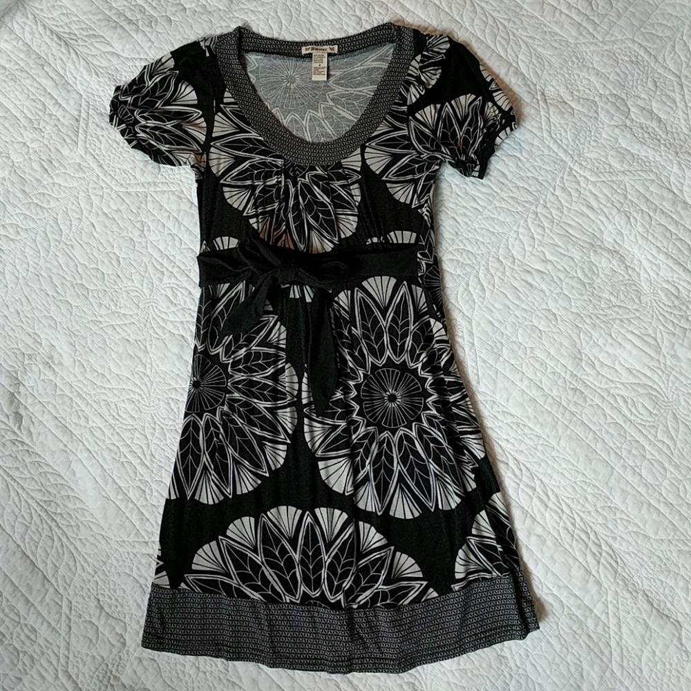Forever 21 Black pattern mini dress