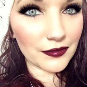 Meet your Posher, Caitlyn