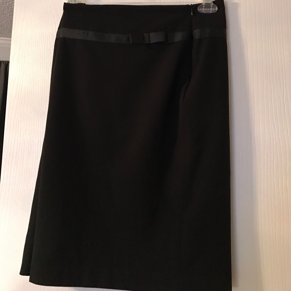 Black slim skirt