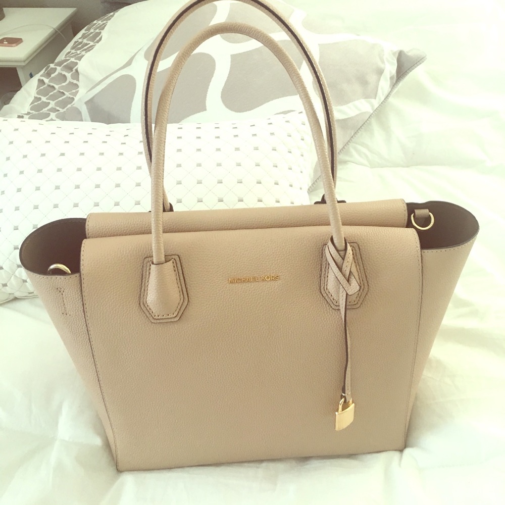 SOLD!! Michael Kors Purse