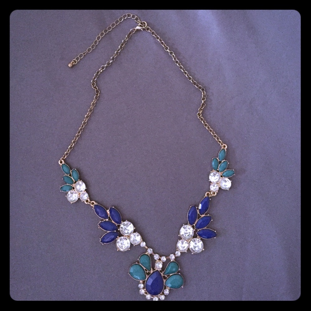 Statement flower necklace