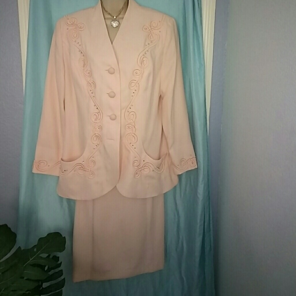 Ladies 2 Piece Skirt Suit