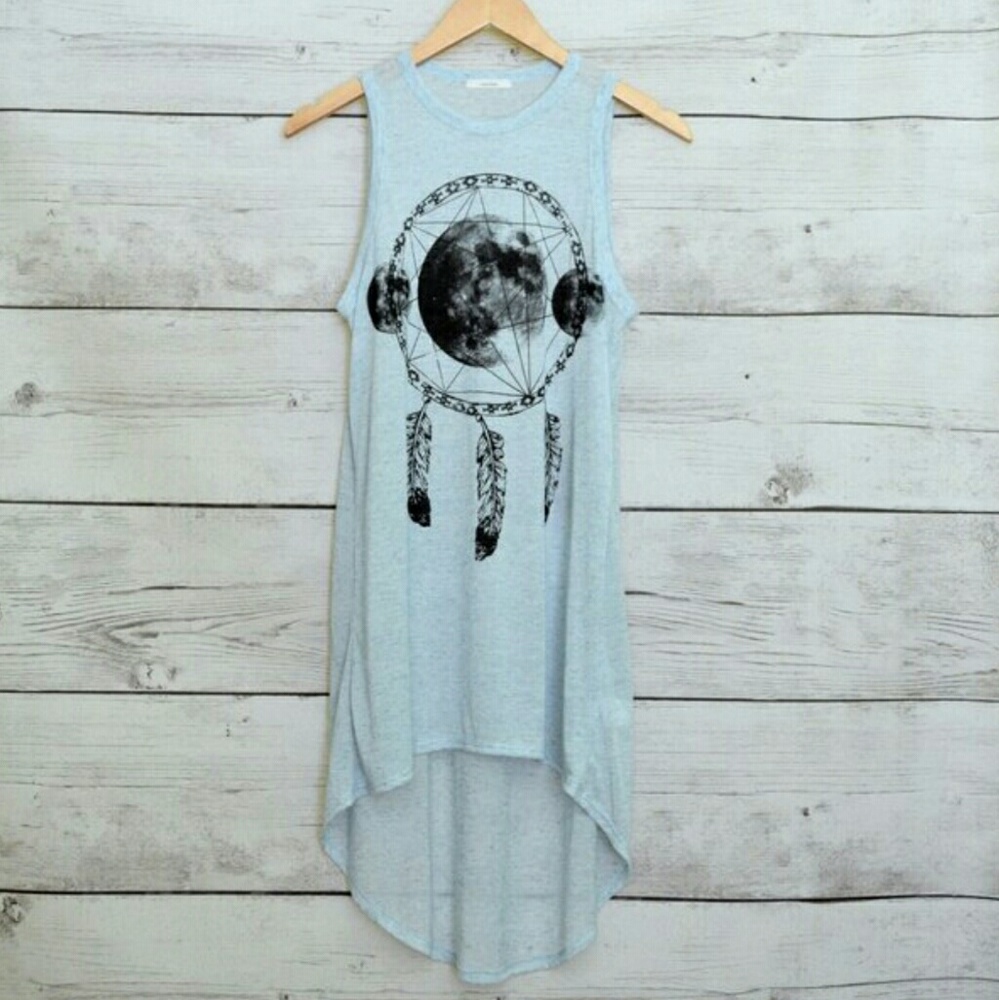 🎉NWOT! Dreamcatcher Moons Tunic