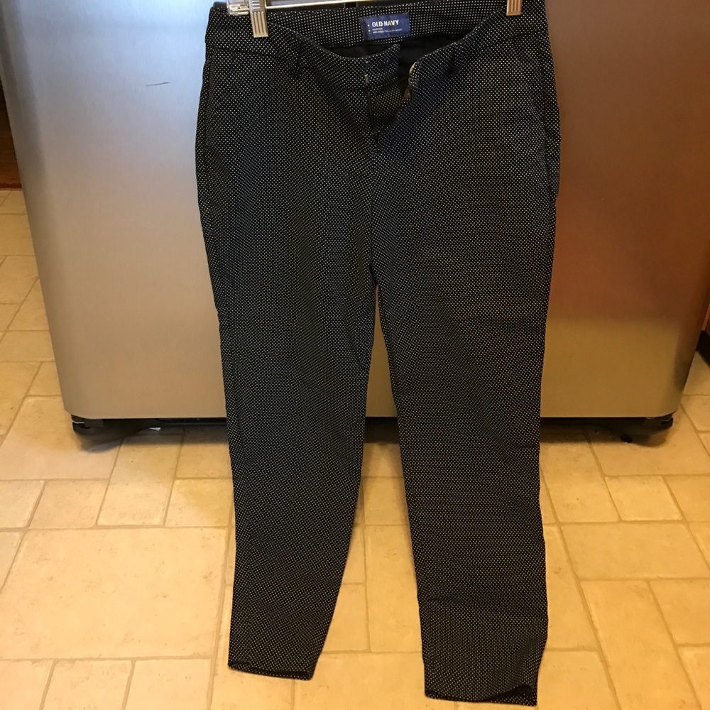 Old Navy black with white polka dot Capri pants