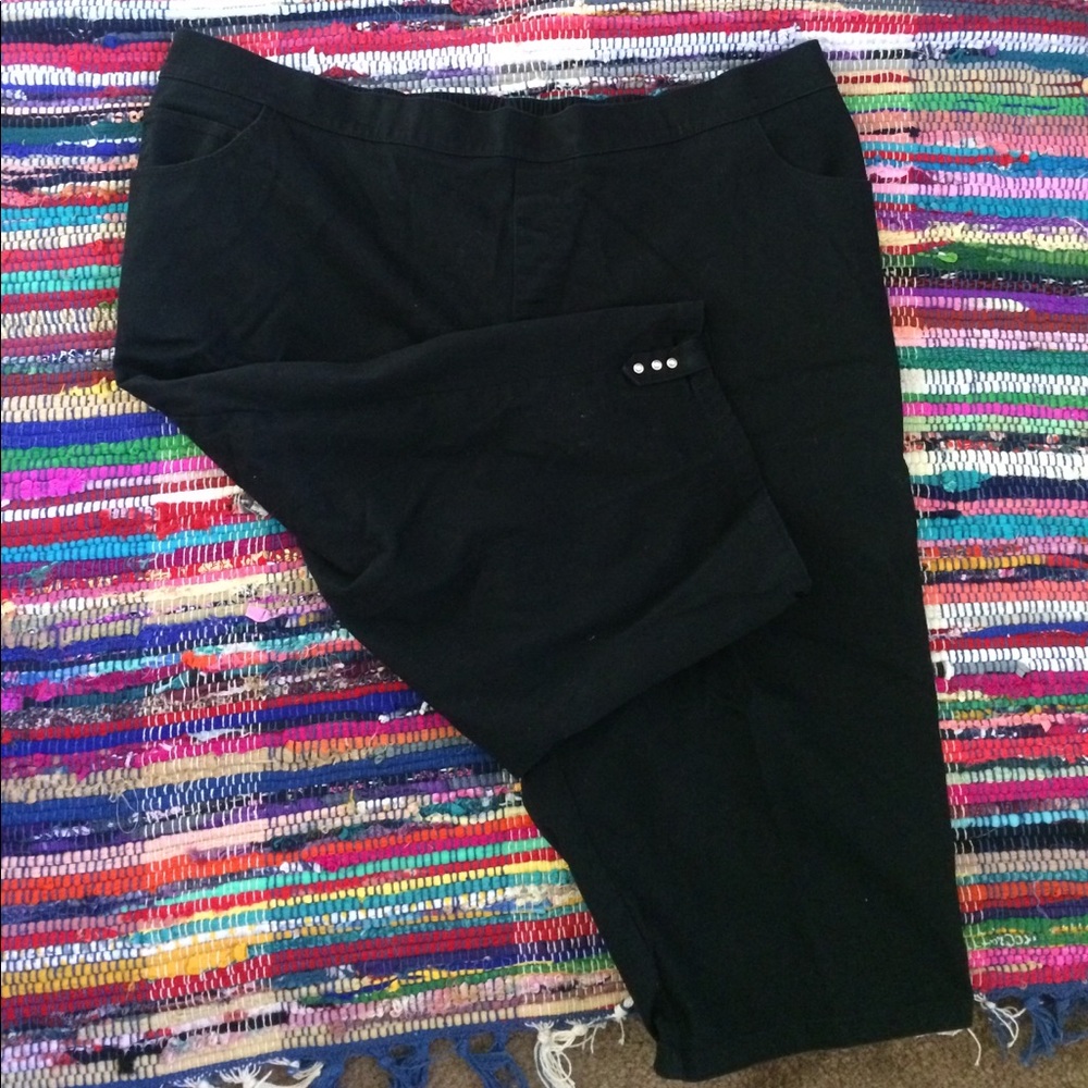 Black timeless fit capris