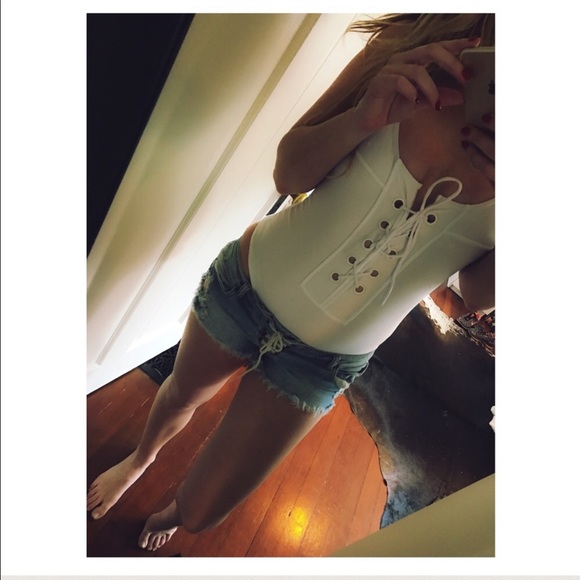 Laceup one piece - Picture 2 of 4